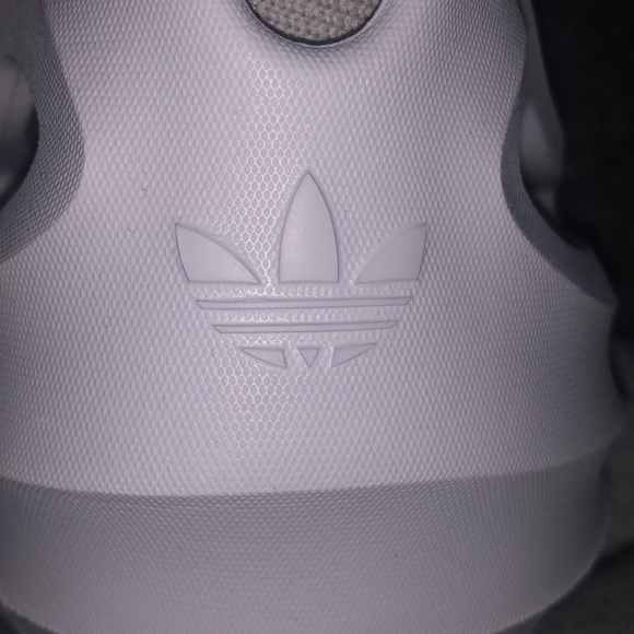 Adidas wavy shoes - Picture 3 of 4